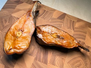 Шашлычок из карася холодного копчения: Сом стейк х/к