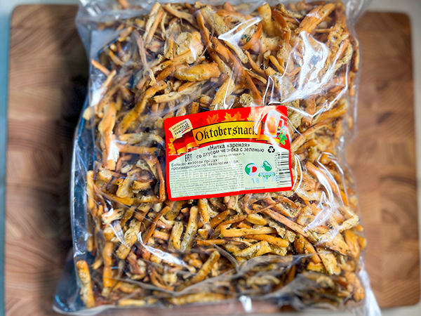 Нитка ЖАРЕНАЯ "Чеснок с зеленью" Oktobersnack 1 кг (сырный продукт) в Балашихе
